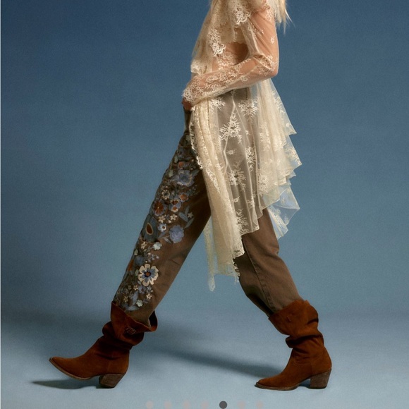 WE THE FREE WILLOW FLORAL EMBROIDERED JEANS ACORN - Picture 5 of 6